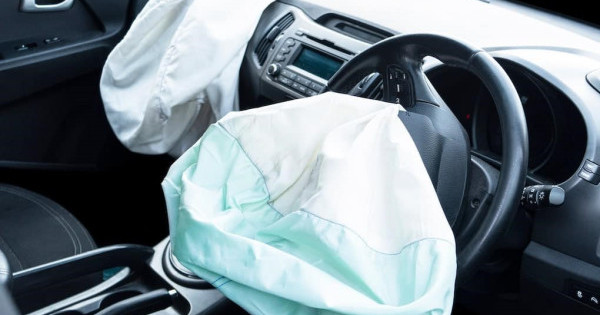 Double Airbag Bisa Kurangi Cedera Saat Kecelakaan