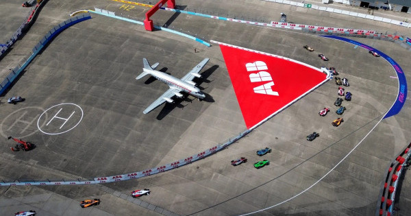 Formula E Jerman, Balap Sengit di Trek Balap Bekas&nbsp;Bandara