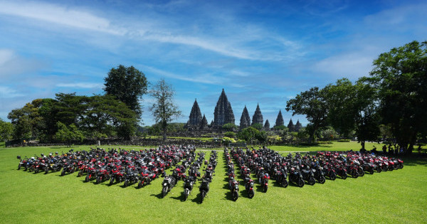 305 Bikers Ducati Indonesia Kumpul di Candi Prambanan